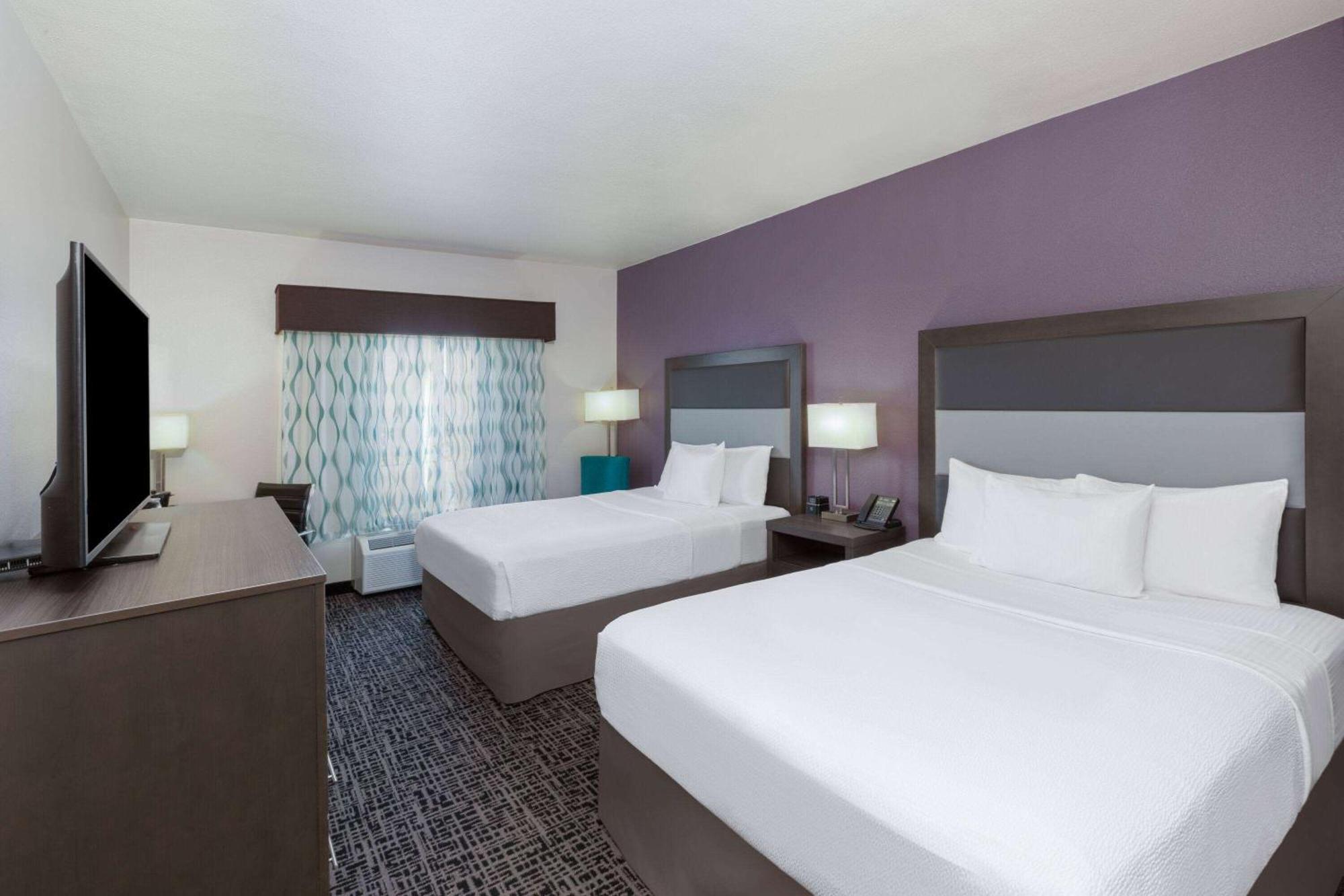 2 Queen Beds Mobility or Hearing Accessible Room Bathtub w or Grab Bars,1709663040:JPEG